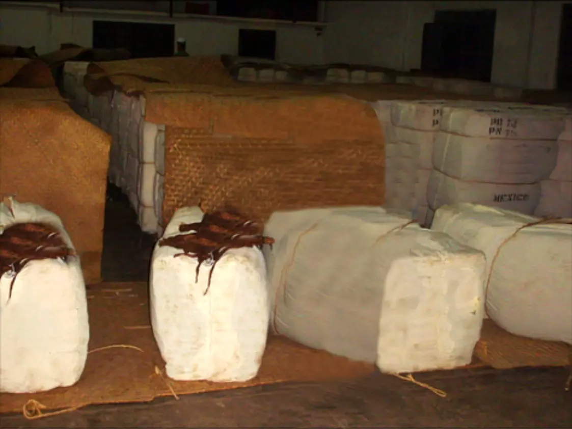 Aging tobaco in bales